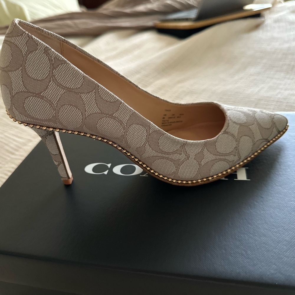 🌺 Brand New Coach Waverly Jacquard Pump - Picture 3 of 9